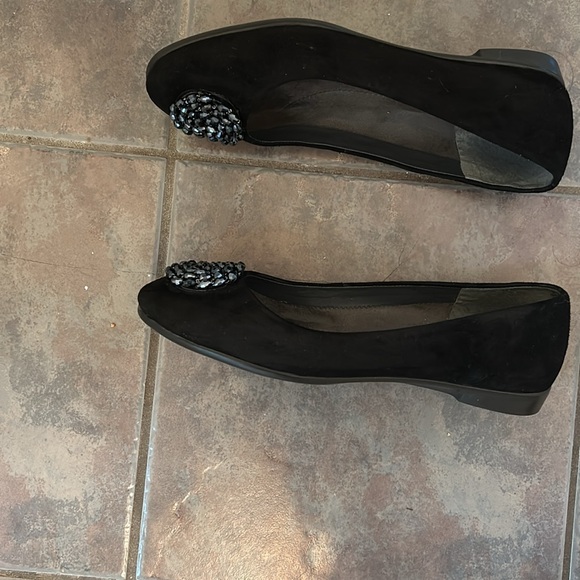 Black flat suede leather aero sole shoes with blue gem women’s size 10. Like new - Picture 3 of 3